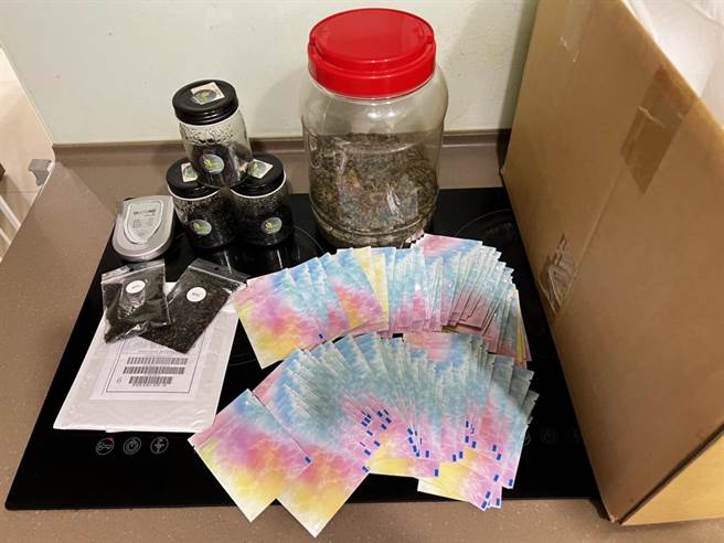 警方在李女住处查扣近800克的毒草。（警方提供）