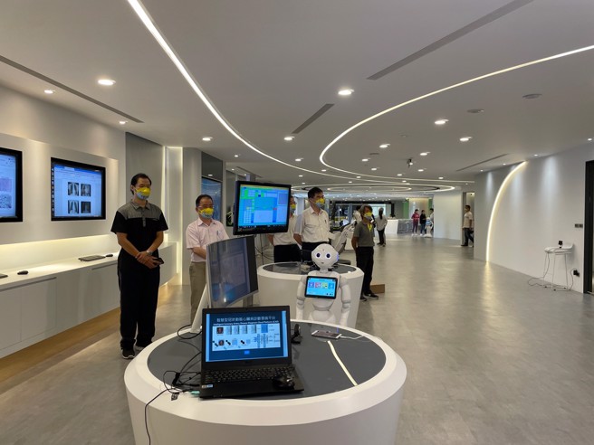 義守大學新建置「智慧科技創新中心」，將AI與各院系所跨域結合，從教學場域、課程安排