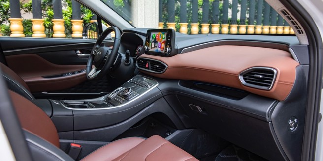 HYUNDAI Santa Fe GLTH-D豪华内装。（陈大任摄）