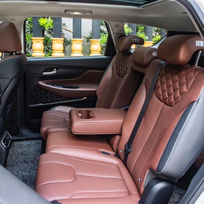 第二排座椅可前后滑移及调整角度。（陈大任摄）