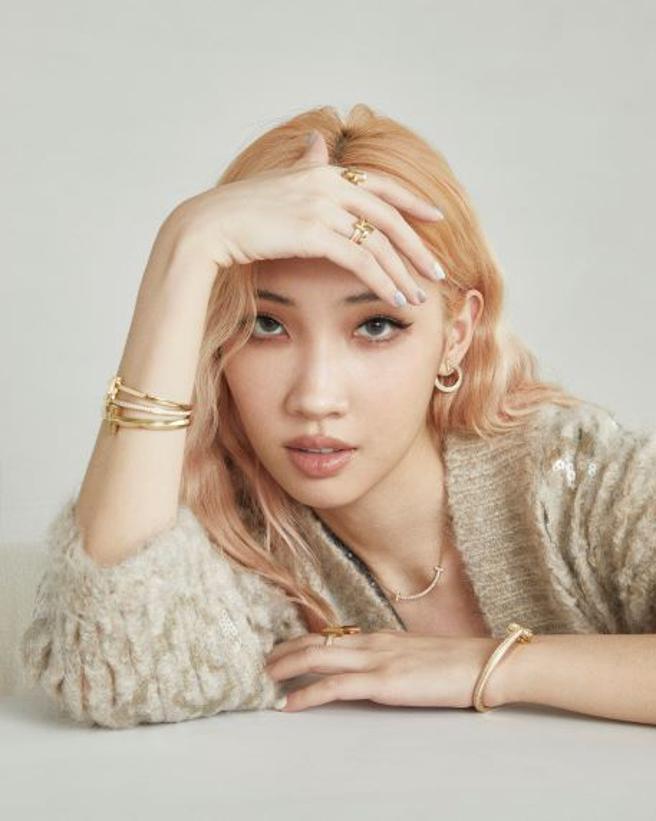 Karencici完美演繹Tiffany的T系列珠寶。（Tiffany & Co.提供）