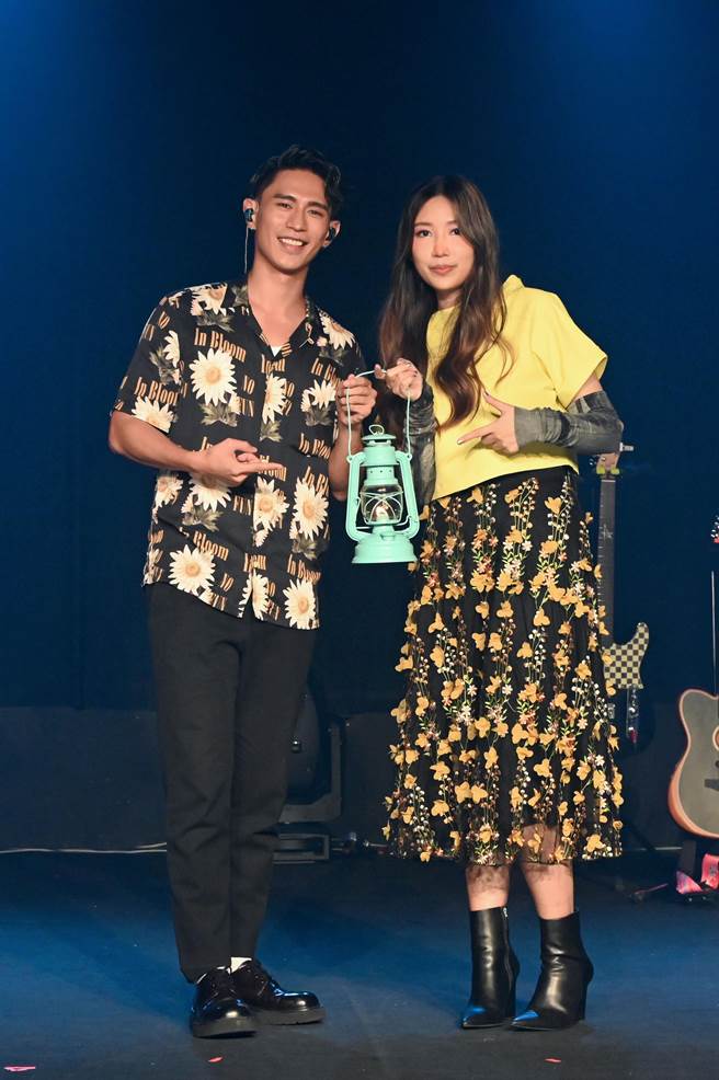 黃玠瑋在29日開唱，柏霖特地送上驚喜禮物祝賀。（環球音樂提供）