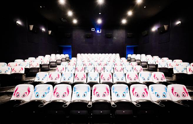 萌萌怪椅套全面攻占微风影城 SONY PICTURES 影厅座位。（索尼影业提供）