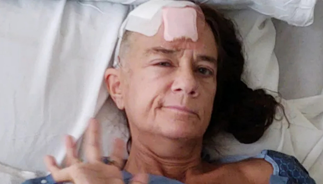 沃爾茲(Mary Volz)在家中昏倒後送醫。(翻攝自gofundme)