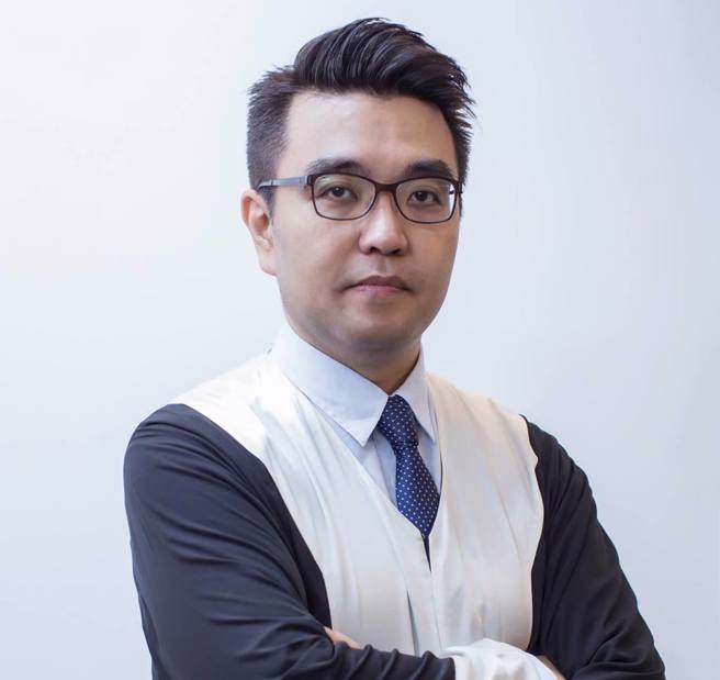 翁達瑞控余正煌才是抄襲者，更稱兩位委任律師是抹黑林智堅共犯，對此曾威凱表示會提告。(圖／曾威凱臉書)