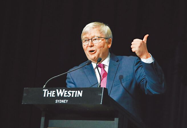 陸克文畢業於澳洲國立大學，主修中國歷史與文學，是有名的「中國通」。現為亞洲協會全球主席兼CEO，曾擔任澳洲總理。（中新社）