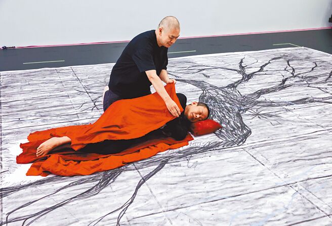 蔡明亮（上）希望能跟李康生合作《玄奘》到80歲。（羅永銘攝）