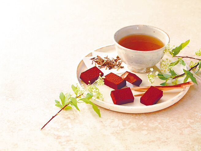 ROYCE’「焙茶生巧克力」520元／盒。（city’super提供）