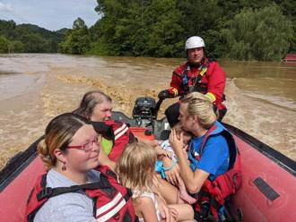 美國肯塔基州超大豪雨釀洪災 16人罹難包含6童