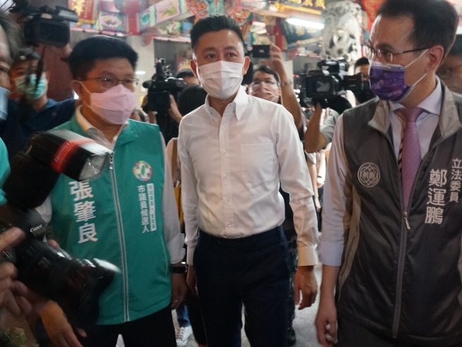 民进党桃园市长参选人林智坚（中）。（资料照/杨宗灏摄）