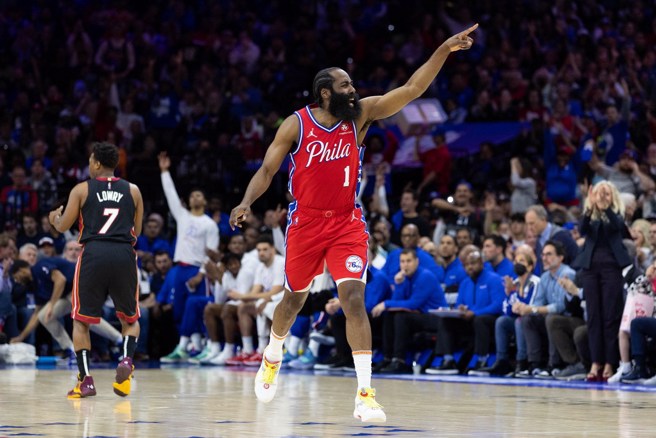 哈登下季大幅降薪动作确实充满不少问题。(路透资料照)