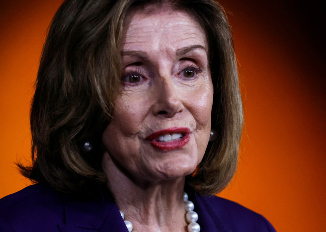 美國眾議院議長裴洛西（Nancy Pelosi）7月29日在華府國會大廈公開發表談話。（路透）