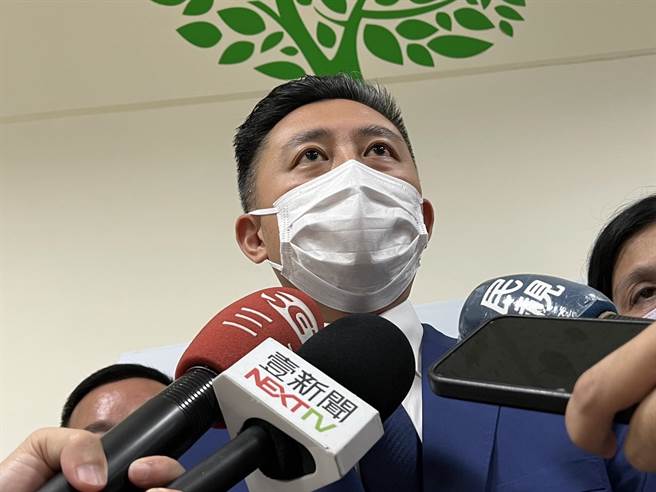 林智堅說和余政煌只見過2次面，去年新竹調查站的教育訓練余還特地當面向他致謝。(蔡依珍攝)