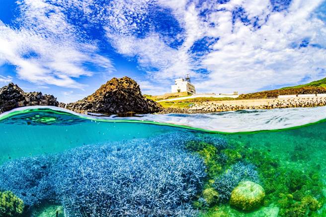 𩵺鯉灣珊瑚海休憩區增添七美輕鬆、悠閒的度假氛圍，未來除可增加更多遊客於此留宿攬勝之意願及吸引力外。(澎管處提供)