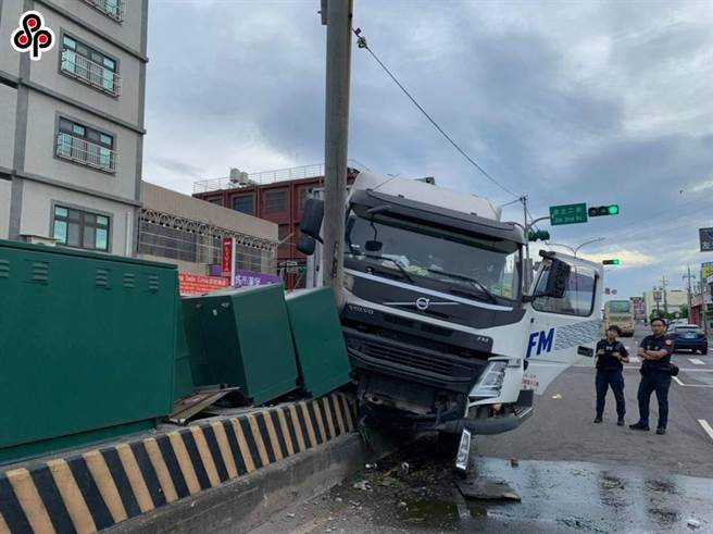 交通部修法加强对汽车货运业管理，业者发生重大行车事故且经主管机关认定有肇责，所属车辆应装设具全球卫星定位功能系统（GPS）的设备。（本报资料照）