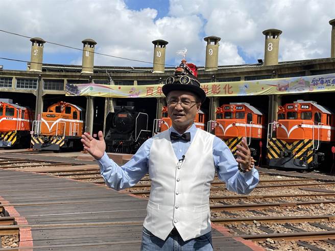 市长林世贤说，车库前走秀也是百年来首见，也欢迎所有铁道迷，一同到彰化欢庆扇形车库百岁生日。（吴建辉摄）