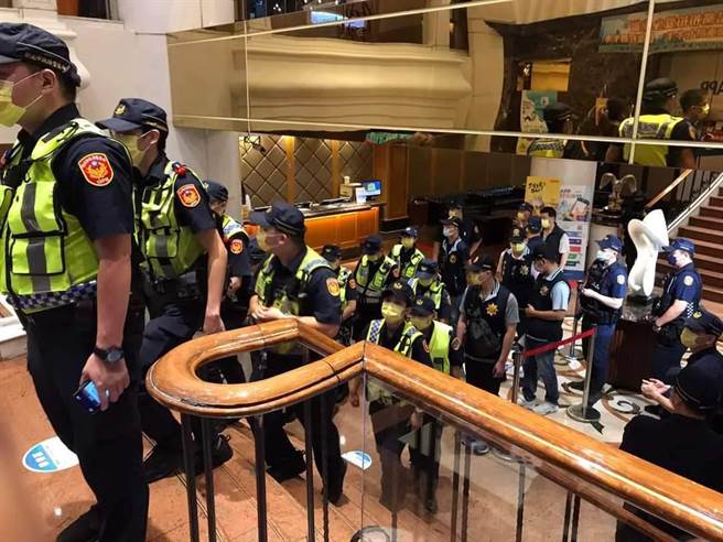 擴大臨檢目標鎖定幫派圍事或投資經營的場所，及易引發聚眾鬥毆等治安顧慮場所。(翻攝照片／林郁平台北傳真）