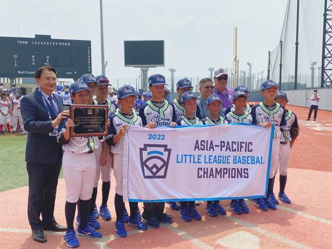 台北市福林国小少棒队击败南韩队，拿下世界少棒联盟亚太区的代表权，8月17日将代表台湾前往美国宾州威廉波特参赛。（摘自台北市福林国小少棒队脸书）