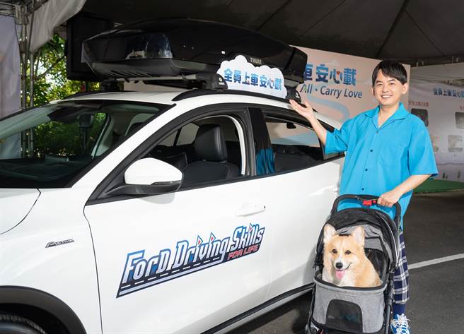 黃子佼今帶「乾女兒」小花出席活動。（Ford提供）