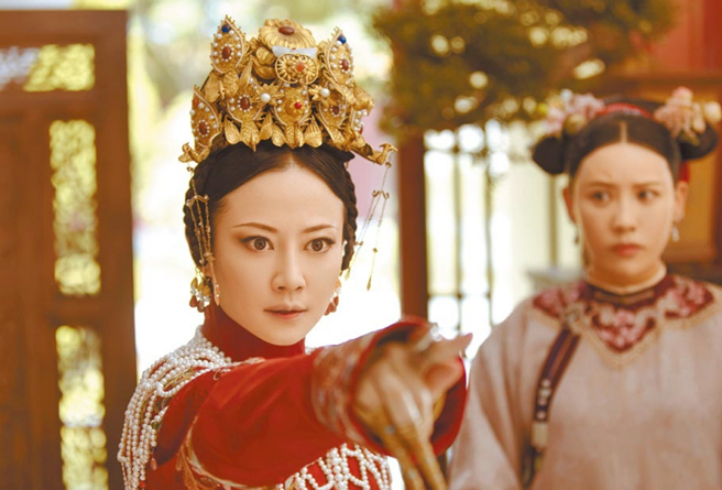 谭卓因在电视剧《延禧攻略》演出「高贵妃」一角打开知名度。(图/ 摘自微博@电视剧延禧攻略)