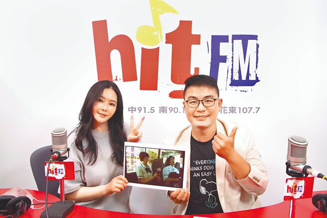 萧淑慎（左）昨受邀上主持人黄扬明的电台节目访问。（Hit Fm联播网提供）