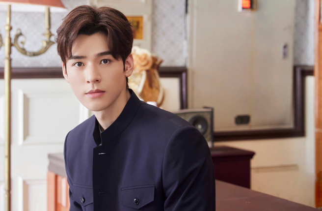 龚俊被疯传因为过去黑歷史，被疯传不能跟实景秀吉祥物鸭子「彩灯」同框。(翻摄自龚俊工作室微博)