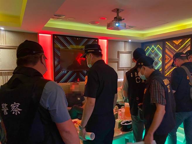 警察局昨天30日展开「密集性扫荡临检」。（苗栗县警察局提供／李京升苗栗传真）