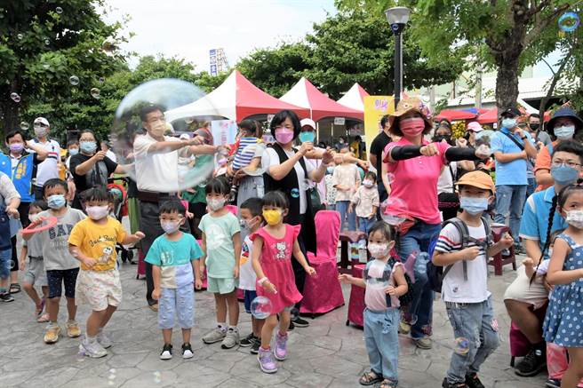 王惠美表示，这场活动原本是想在端午节前夕举办，但一样碰到疫情，所以一直延后到今天才举办。(吴建辉摄)