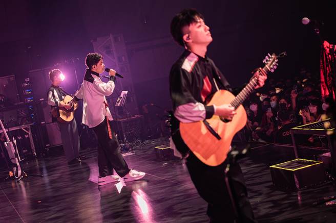 理想混蛋一路从台中、高雄再回到台北举办专场演唱会。（何乐音乐提供）