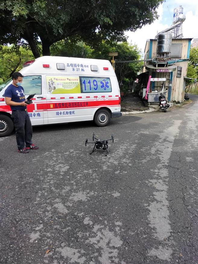 警消出动空拍机寻找妇人下落。（高市消防局提供／杨舒婷高雄传真）