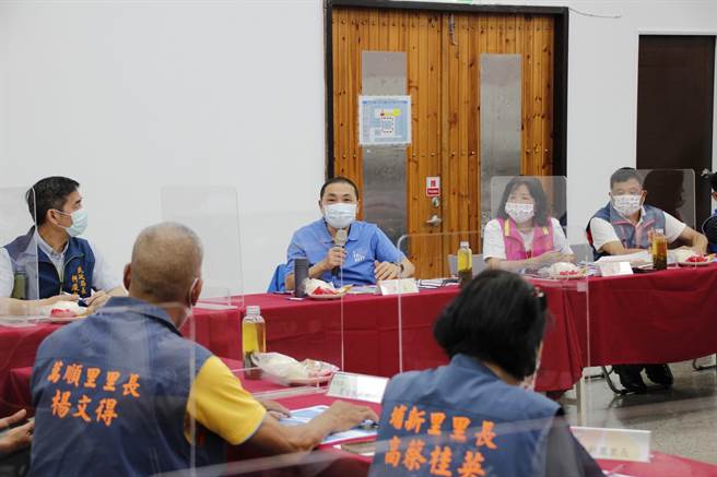 新北市长侯友宜今（31）日率市府团队，前往深坑展开行动治理会议。（李奇叡摄）