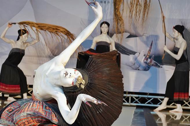 无垢舞蹈剧场艺术总监林丽珍的代表作《观》将再重演。（姚志平摄）