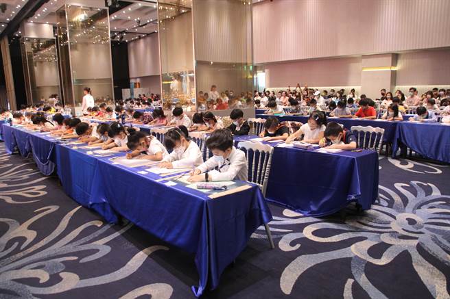 中华民国儿童珠算协会31日上午在基隆长荣桂冠酒店举办「基隆市111年度儿童珠算心算比赛大会」，共有139名选手参加。（中华民国儿童珠算协会提供／张志康基隆传真）
