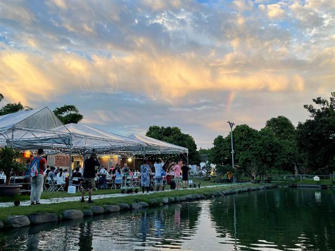 在百年古蹟摘星山莊辦婚禮，搭配一旁的美景，氣氛非常好。（摘星山莊提供／張亦惠台中傳真）