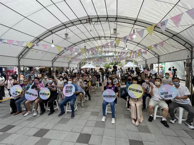 新北市文化局今举行「咏唱七夕．恋恋双城」活动，在板桥府中美学示范基地登场。（蔡雯如摄）