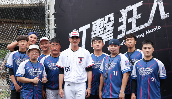 黄子鹏现身为Red Bull Batting Mania打击狂人选手打气。（Red Bull提供）