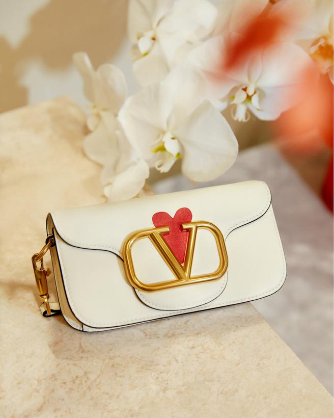 微風信義Valentino Garavani CVD 2022 Mini Locò Bag，推薦價7萬4000元。（微風提供）