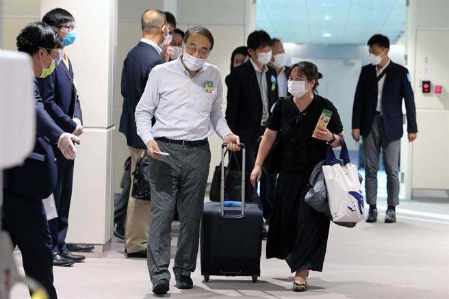 日本旅游踩线团31日傍晚抵台，预计在台4天採访台湾北部观光景点，这是疫情爆发后，首度有外国观光团来台踩线。（陈麒全摄）