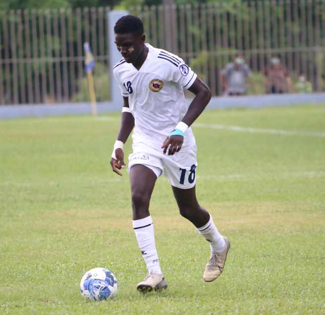 韦嗣带着脸部伤势出赛。（中华足协提供）