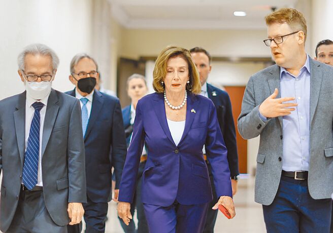 美國眾議院議長裴洛西前來亞洲訪問，未透露是否到台灣，她提到美國與亞太關係的重要性，並表示「我很興奮」。（路透）