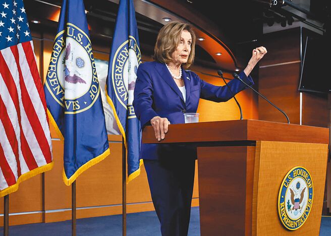 美国眾议院议长裴洛西（见图）传将率团访台，台海紧张情势急速升高，淡江大学大陆所荣誉教授赵春山分析，裴洛西最早从4月说要来迄今，相信中美双方决策者必定做了准备。（路透）