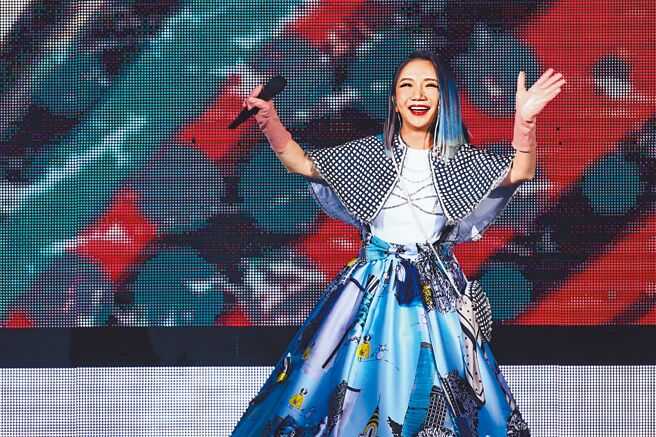 陶晶莹出道32年，昨晚首度攻蛋。（邓博仁摄）