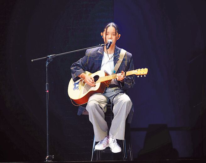 陶子女儿荳荳昨担任暖场嘉宾，台风稳健。（邓博仁）