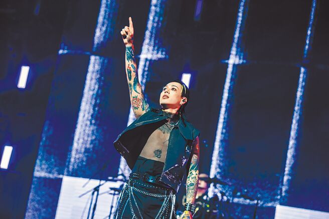 TRASH主唱阿夜昨激動感謝滿場5000歌迷支持。（華納音樂提供）