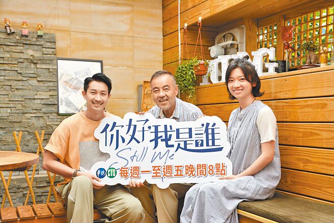 Darren（左起）、龍天翔、傅小芸昨為戲宣傳。（華視提供）