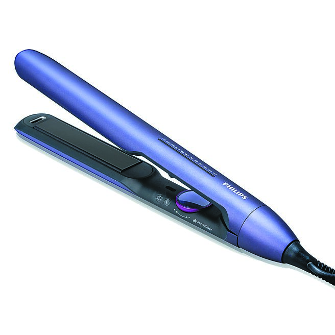 飛利浦全新的「溫控護色水潤直捲兩用負離子美髮造型器」，附有專屬造型器收納袋，定價3288元。（飛利浦提供）