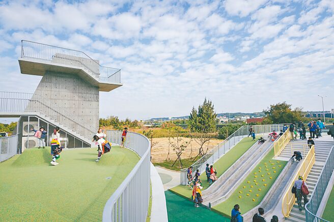 民眾可運用影像紀錄製作符合公益、藝文、社教性之節目投稿有線電視公用頻道。（新竹市政府提供）