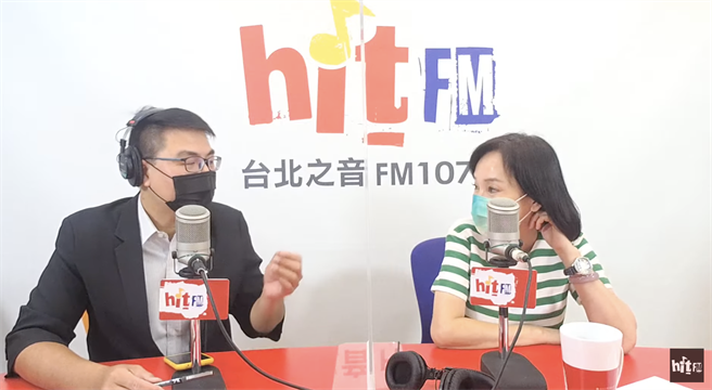 柯志恩今早上广播节目接受主持人黄扬明专访谈到，近日炒得火热的林智坚论文门事件。（柯宗纬翻摄）