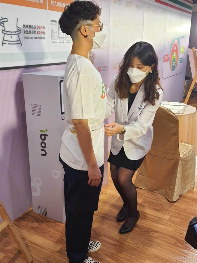 国民健康署表示，国内有5成超过半年没有量腰围，甚至有近1成5从未量过腰围。（陈人齐摄）