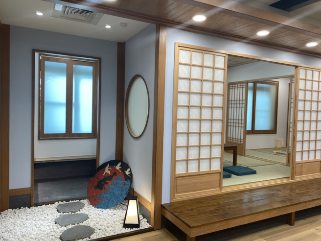 玄奘大學斥資百萬打造「多功能和風情境教室」，讓學生有更多機會接觸日本文化、沉浸學習日語的環境。(照片/玄奘大學提供)